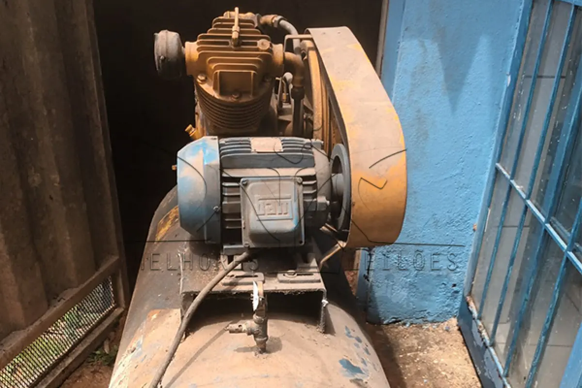 LOTE 015 - COMPRESSOR DE AR - DERICADO SAUDE