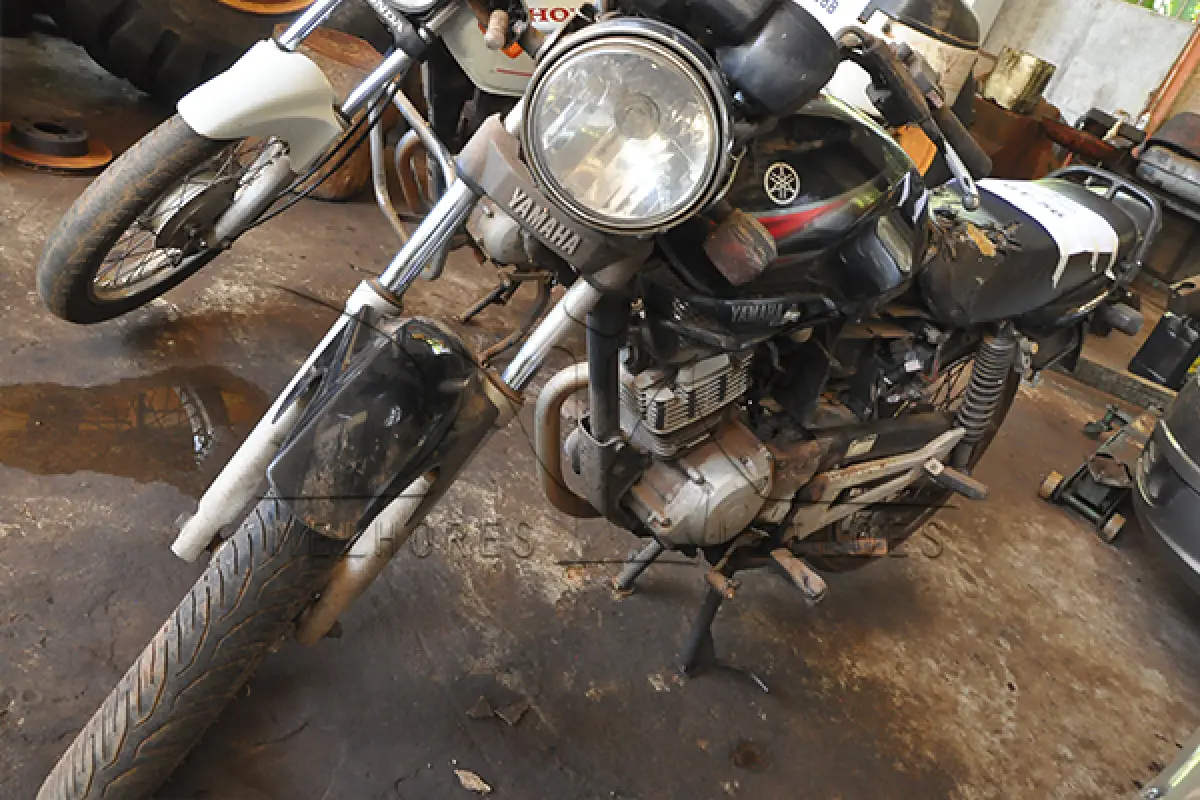 LOTE 026 - Yamaha YBR 125E - 2005 2005 - Preta - 	HDE-7263