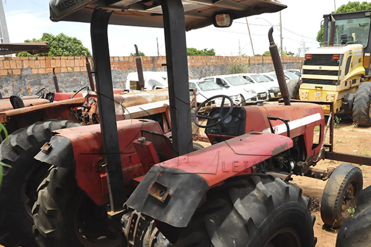 LOTE 004 - TRATOR MASSEY FERGUNSON ON 265 - ANO S.ID