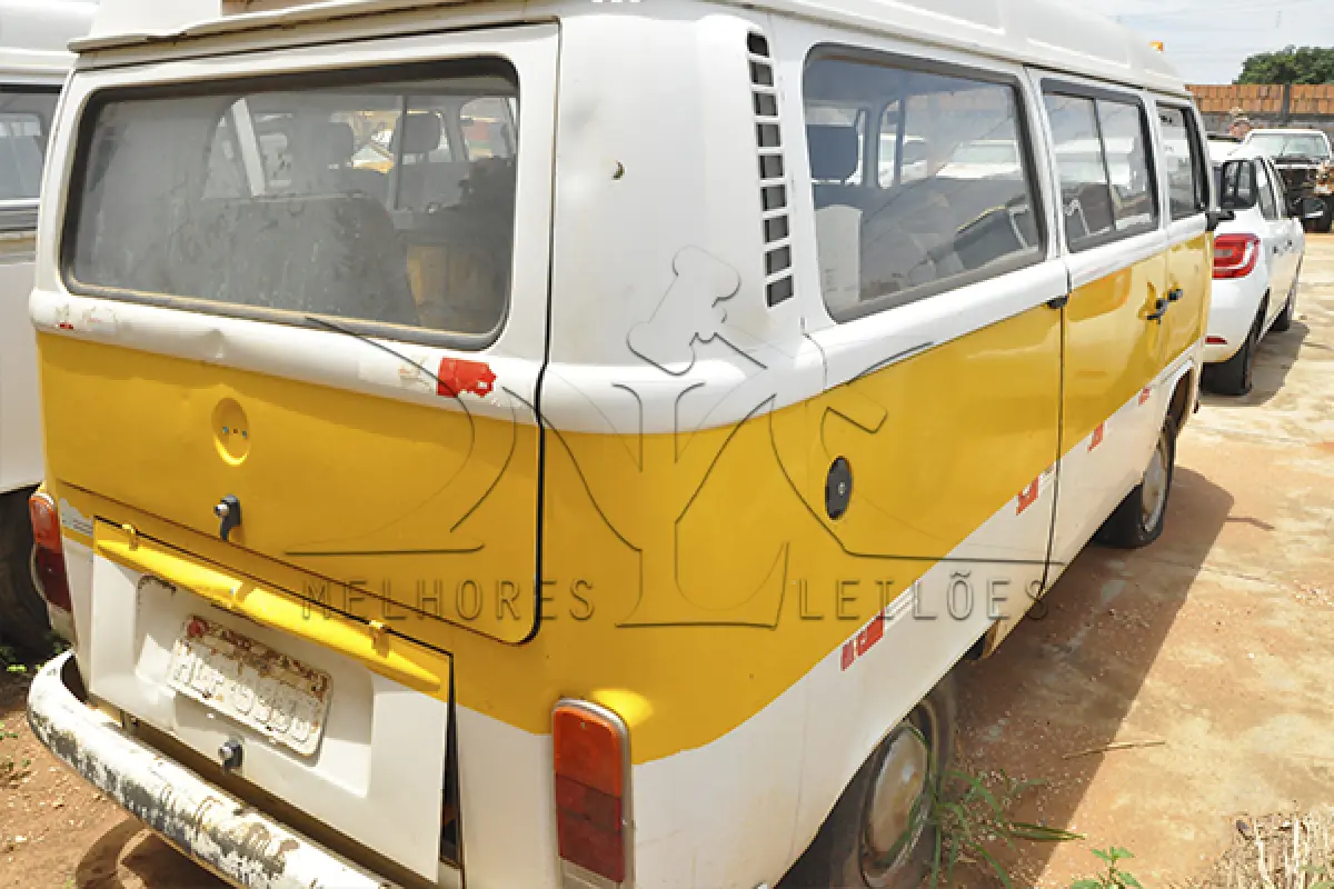 LOTE 021 - VW KOMBI ESCOLAR - PLACA HLF-9980 - ANO 2012 2012