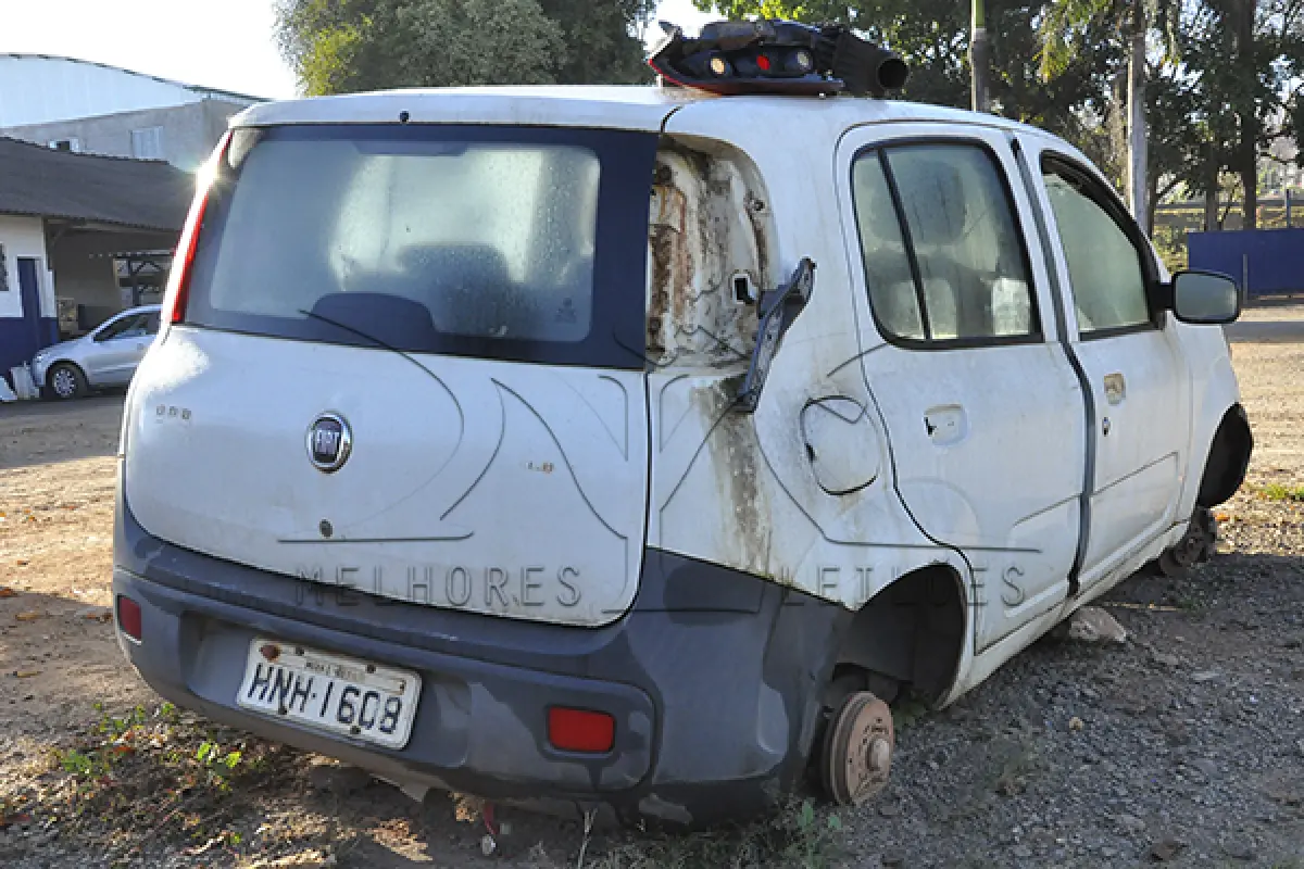 LOTE 008 - FIAT UNO VIVACE 1.0 - PLACA HNH 1608 - ANO 2011 2012