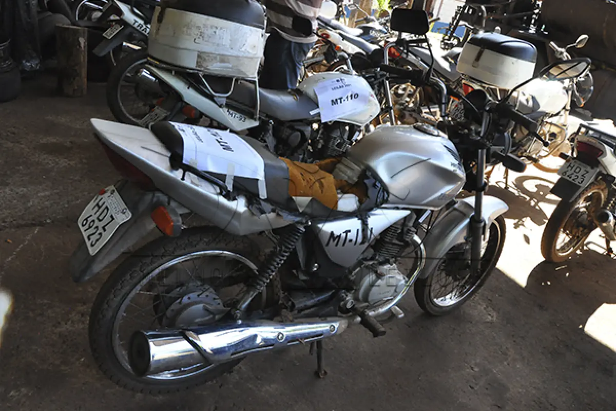 LOTE 015 - Honda CG 150 TITAN ES - 2006 2007 - Prata - HDZ-6923