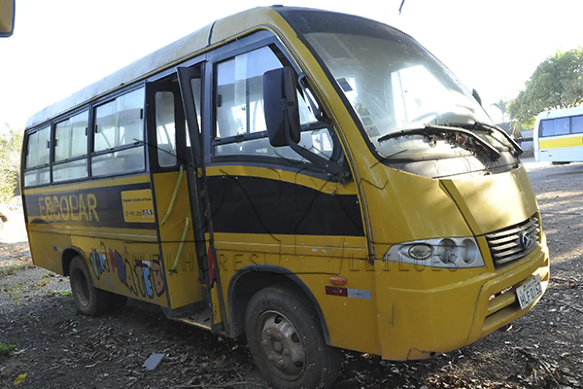 LOTE 005 - MARCOPOLO VOLARE V6 ESC - PLACA HLF 0152 - ANO 2008 2009