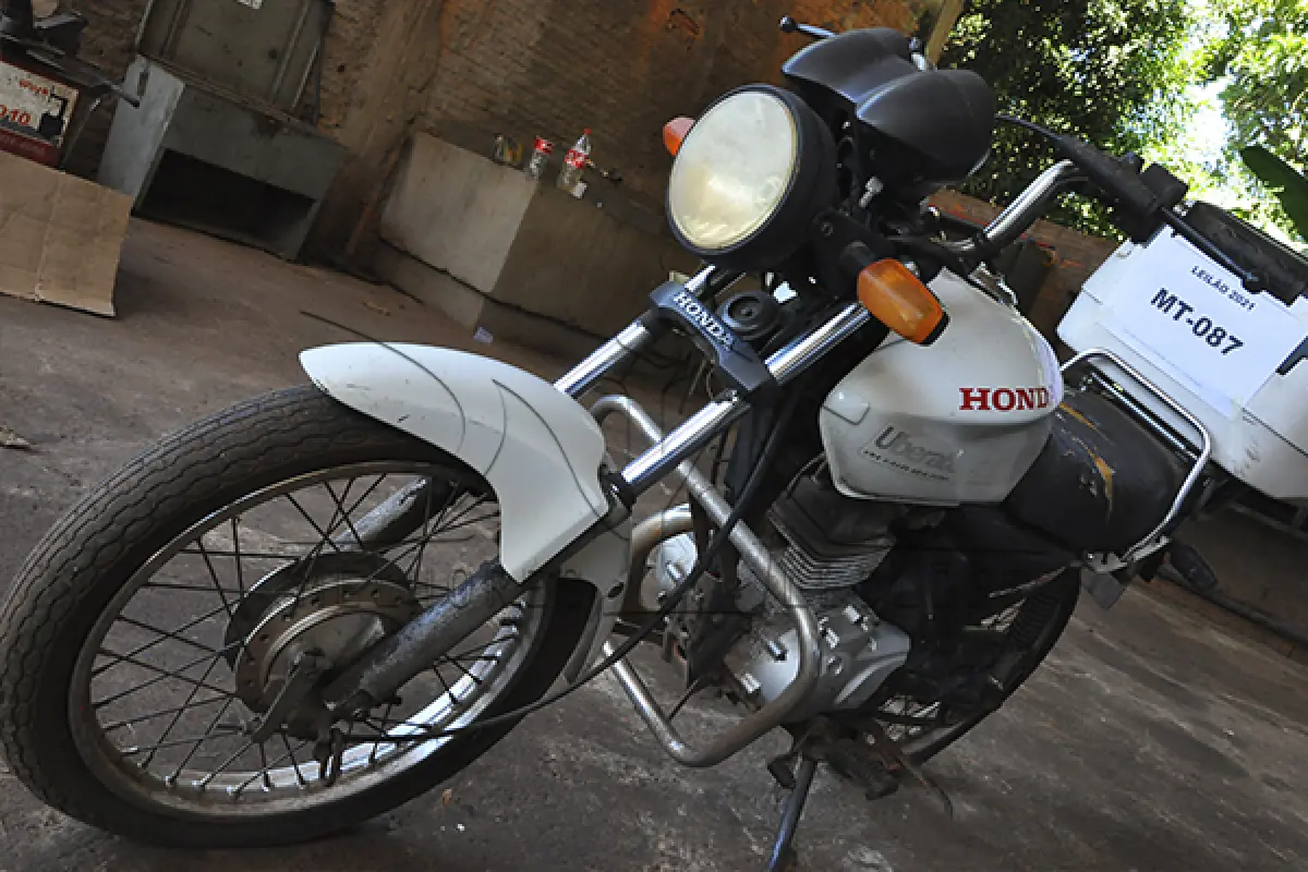 LOTE 016 - Honda CG 150 JOB - 2006 2007	- Branca - HDX-1638