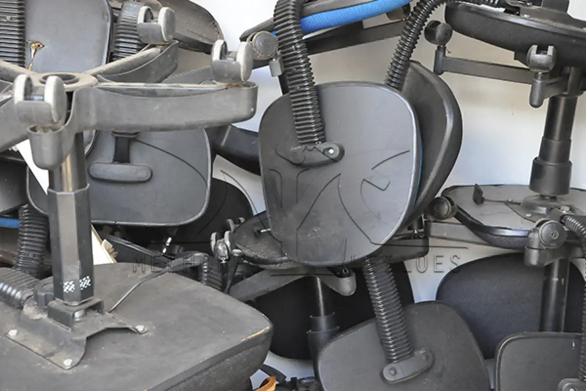 LOTE 015 - SUCATA - CADEIRAS DE ESCRITÓRIO