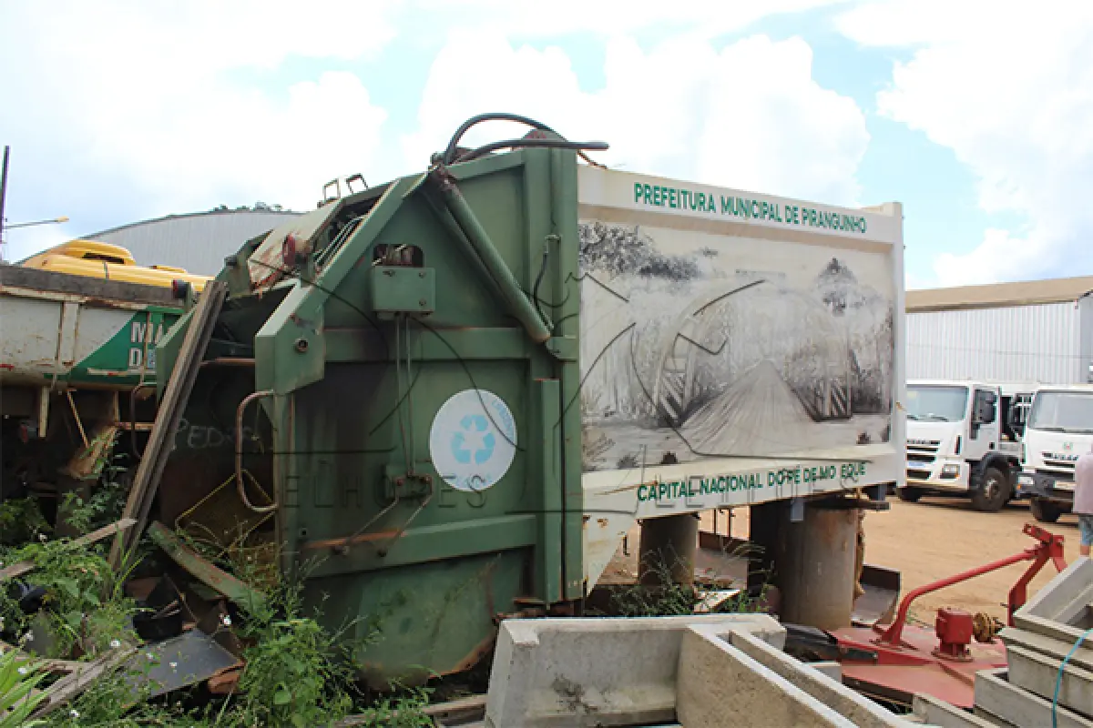 LOTE 010 - COMPACTADOR COLETOR DE LIXO