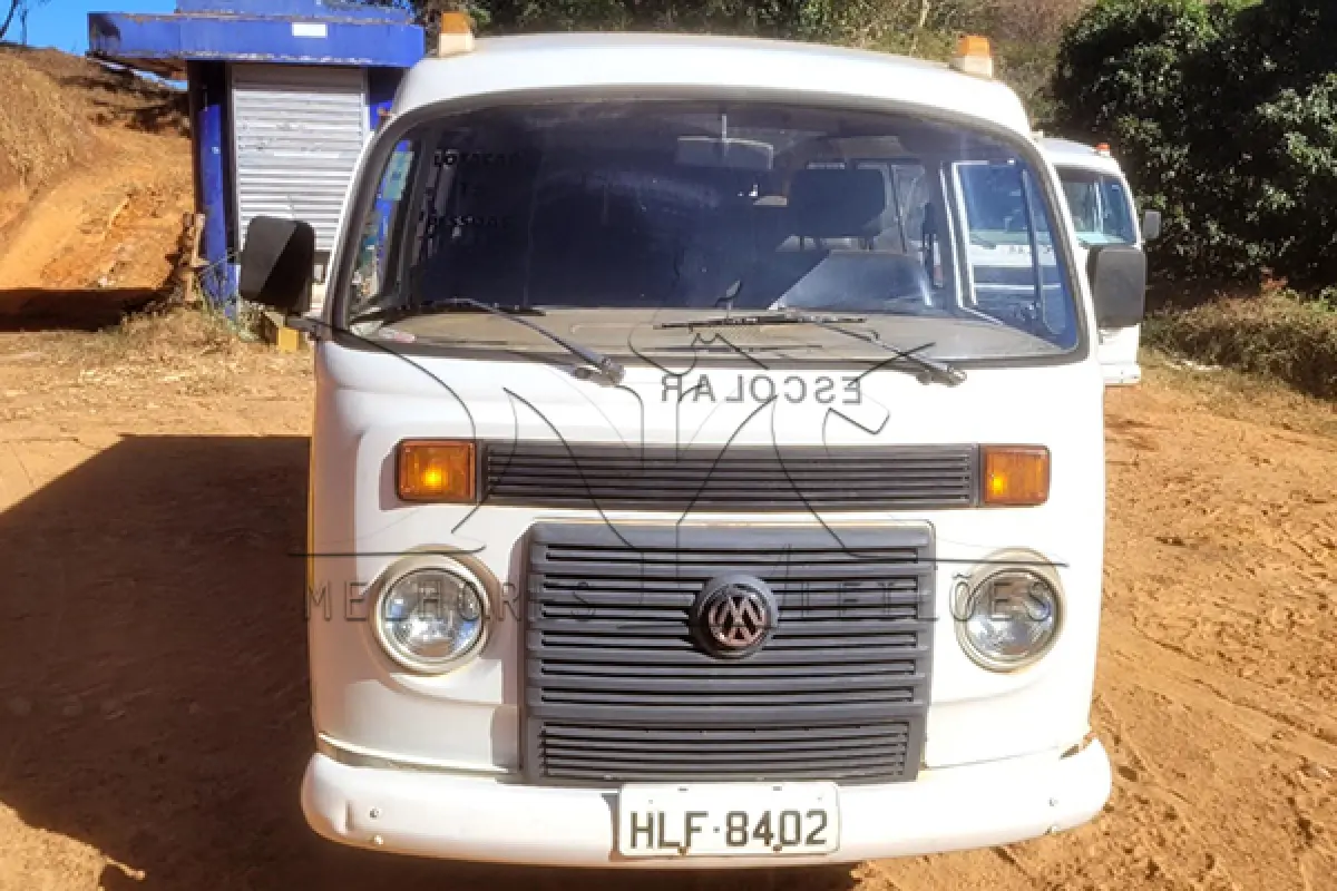 LOTE 007 - VW KOMBI ESCOLAR - ANO 2011 2012