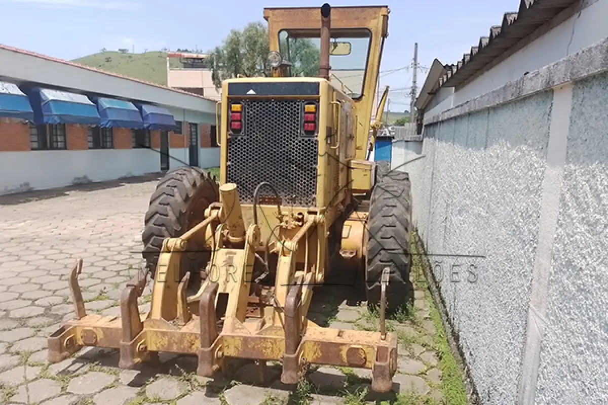 LOTE 001 - 01/02 PATROL CATER PILLAR 12 G - ANO 1994. 02/02 PATROL FIATALLIS PTK 321 ANO 1982.