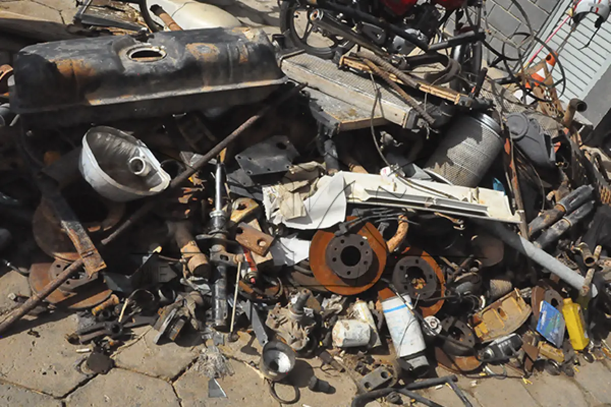 LOTE 010 - SUCATA - MONTANTE - FERRAGEM, PECA MECANICA E MATERIAL DE CONSTRUÇÃO