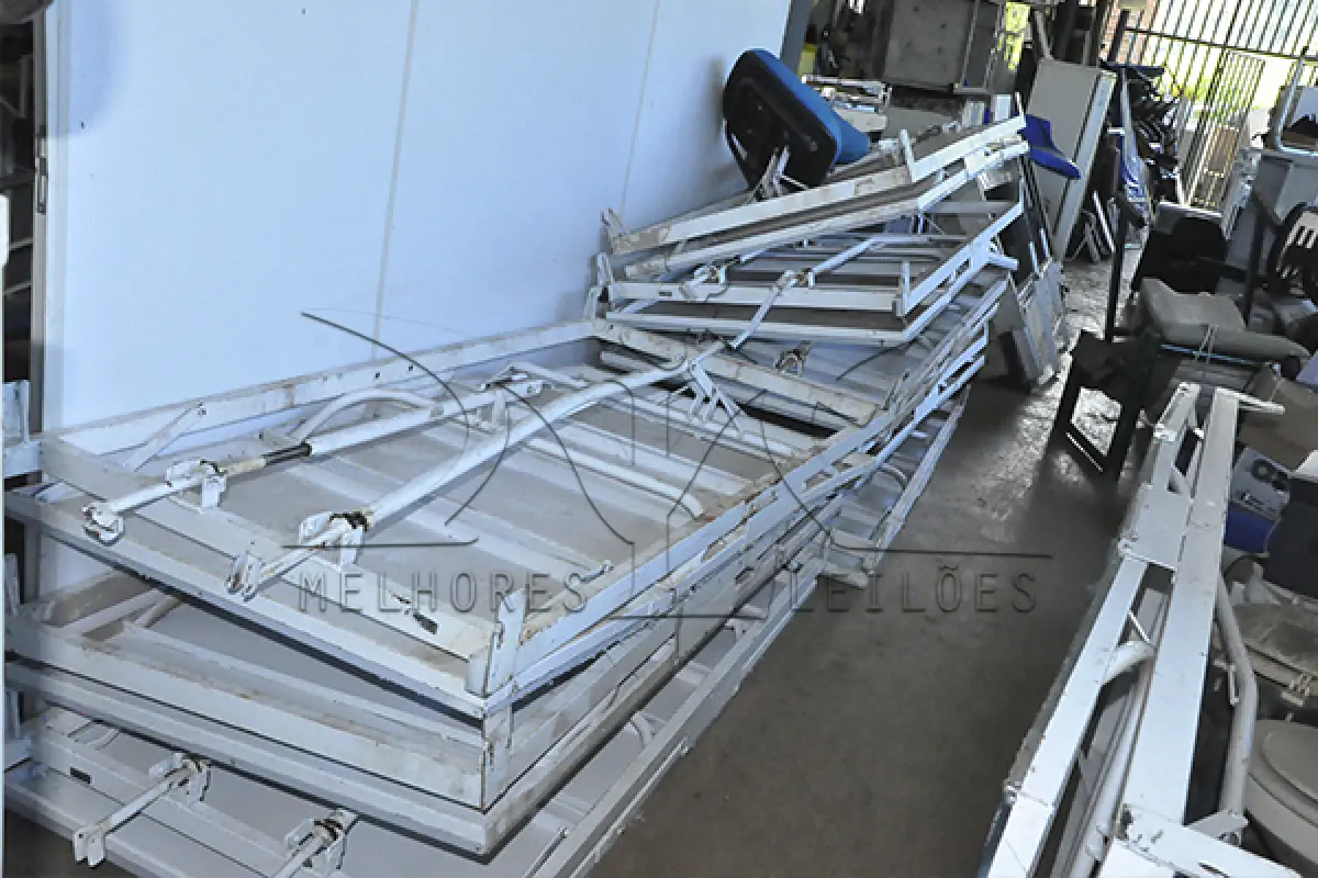 LOTE 016 - DERIVADA EDUCAÇÃO - FERRAGEM, MATERIAIS E ETC