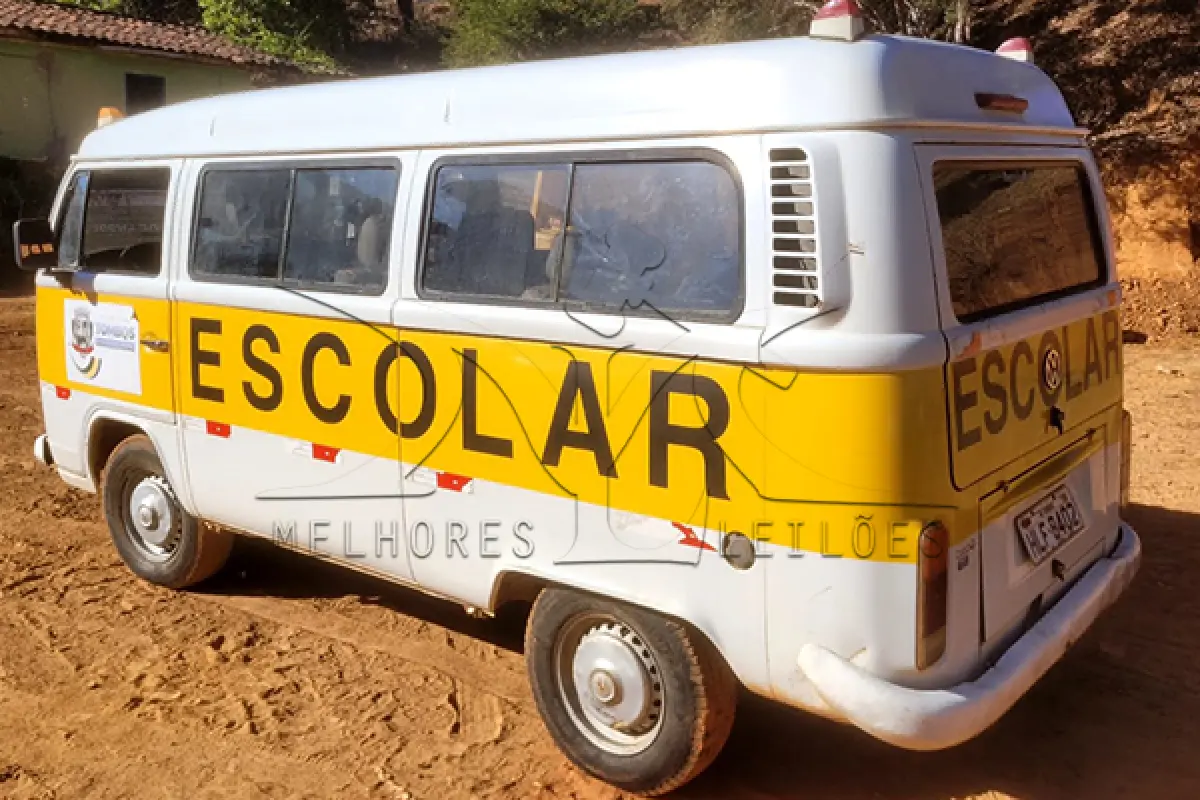 LOTE 007 - VW KOMBI ESCOLAR - ANO 2011 2012