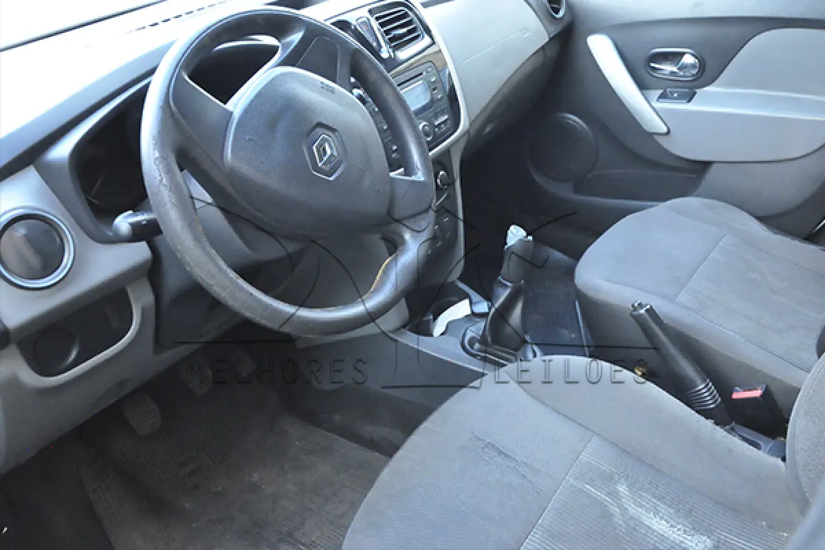 LOTE 008 - RENAULT LOGAN EXPR 16 M -  ANO 2014 2015