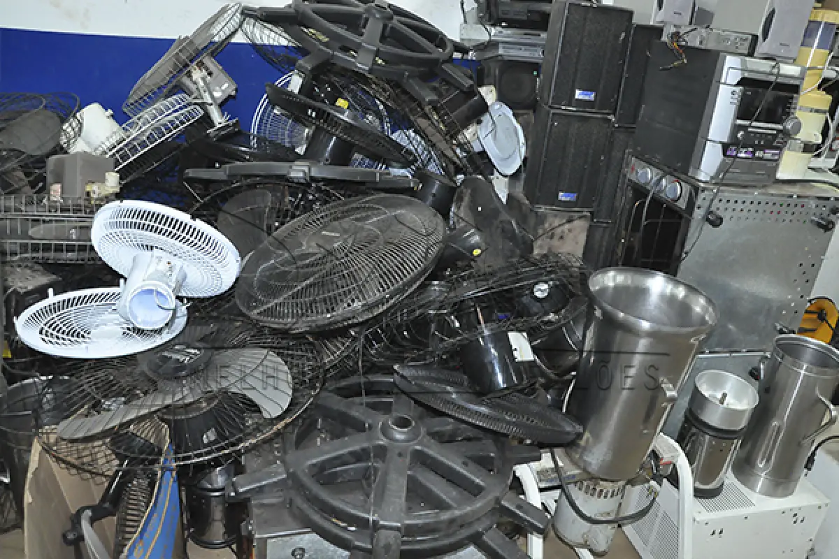 LOTE 013 - ELETRICA, ELETRONICA, NOVOS E SUCATAS