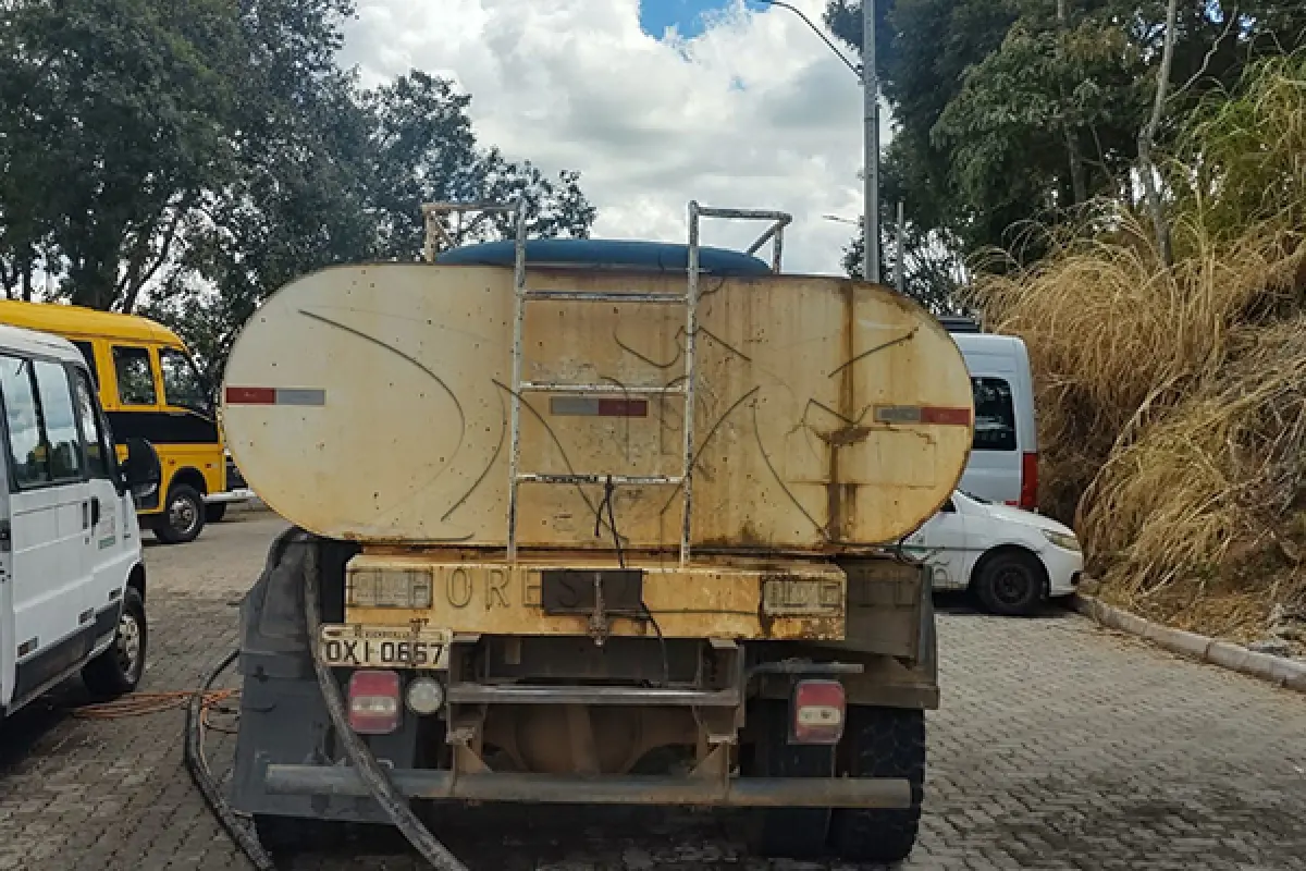 LOTE 008 - TANQUE DE AGUA PARA CAMINHÃO