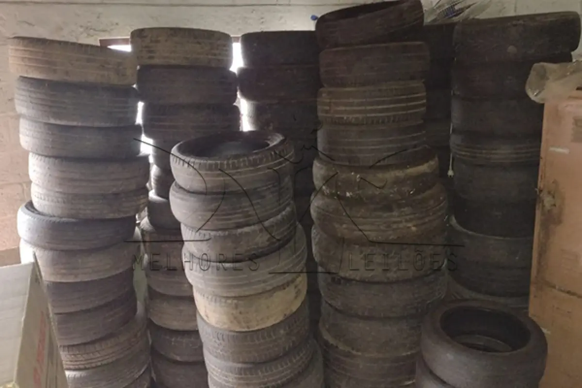 LOTE 018 - DERIVADO OBRAS – PNEUS - PROXIMO DE 159 INIDADES