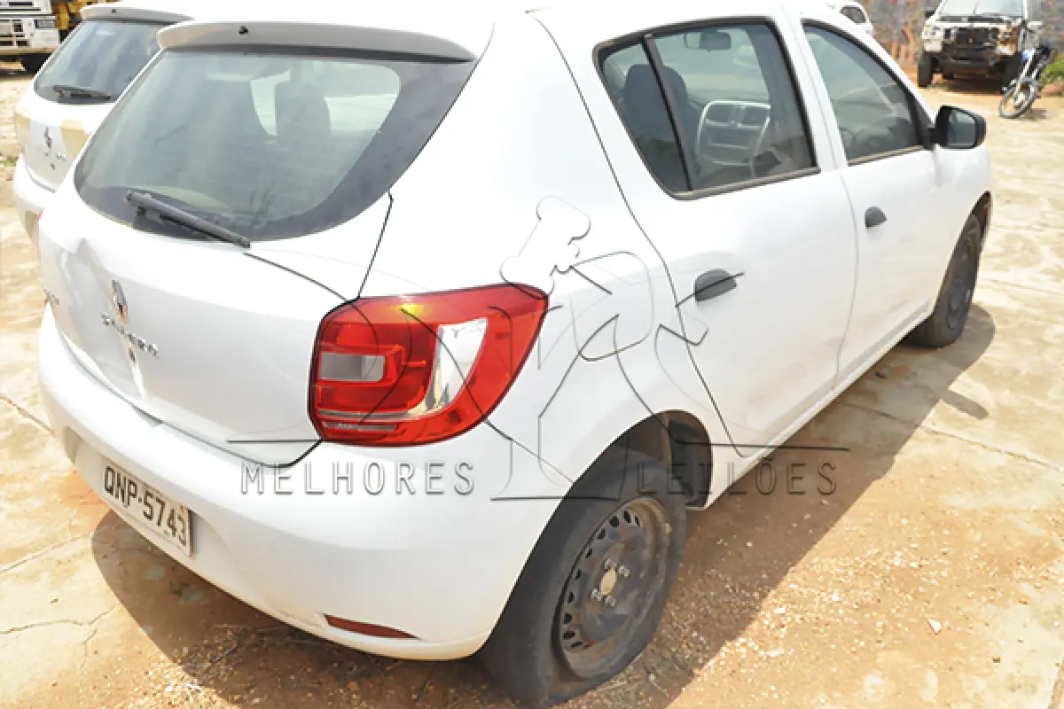 LOTE 033 - RENAULT SANDERO AUTH 10 - PLACA QNP-5743 - ANO 2017 2018