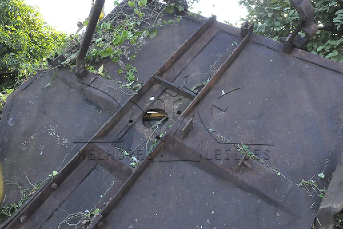 LOTE 014 - SUCATA  AGRÍCOLA DIVERSOS EQUIPAMENTOS