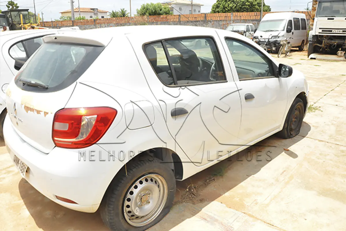 LOTE 035 - RENAULT SANDERO AUTH 10 -PLACA QNM-1886 ANO 2017 2018