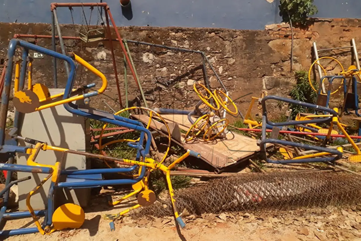 LOTE 016 - SUCATA DE FERRAGEM /DIVERSOS