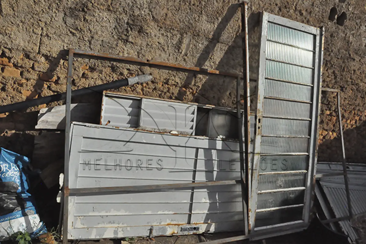 LOTE 010 - SUCATA - MONTANTE - FERRAGEM, PECA MECANICA E MATERIAL DE CONSTRUÇÃO