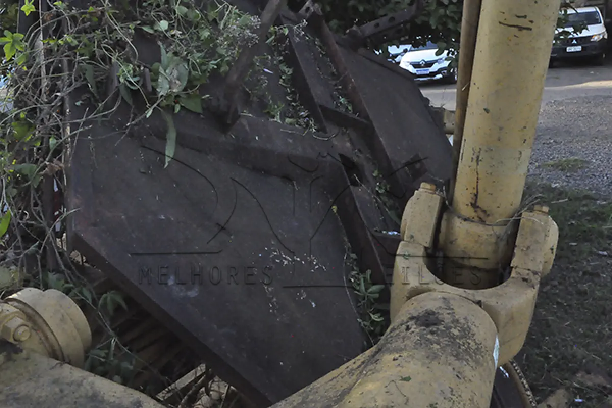 LOTE 014 - SUCATA  AGRÍCOLA DIVERSOS EQUIPAMENTOS