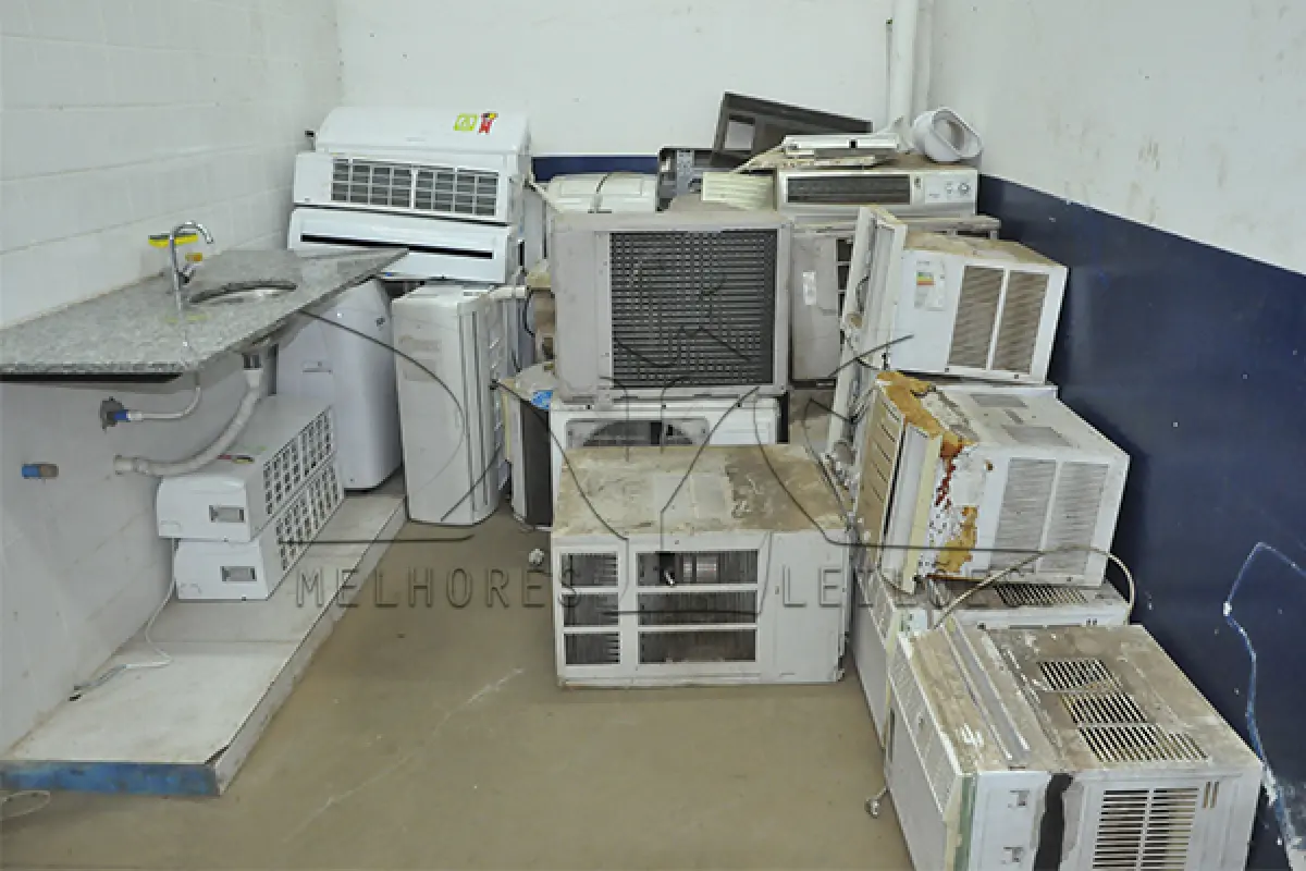 LOTE 014 - REFRIGERADORES, ELETRO DOMESTICOS E SUCATAS