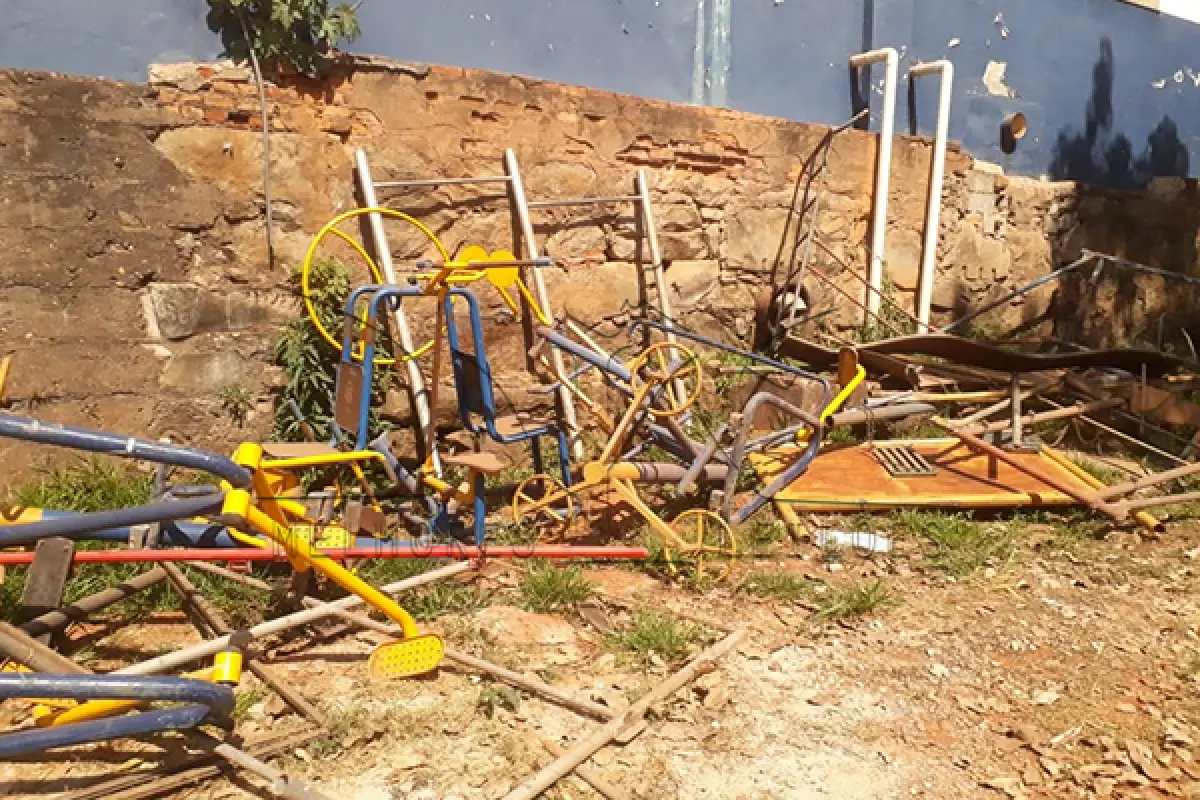 LOTE 016 - SUCATA DE FERRAGEM /DIVERSOS