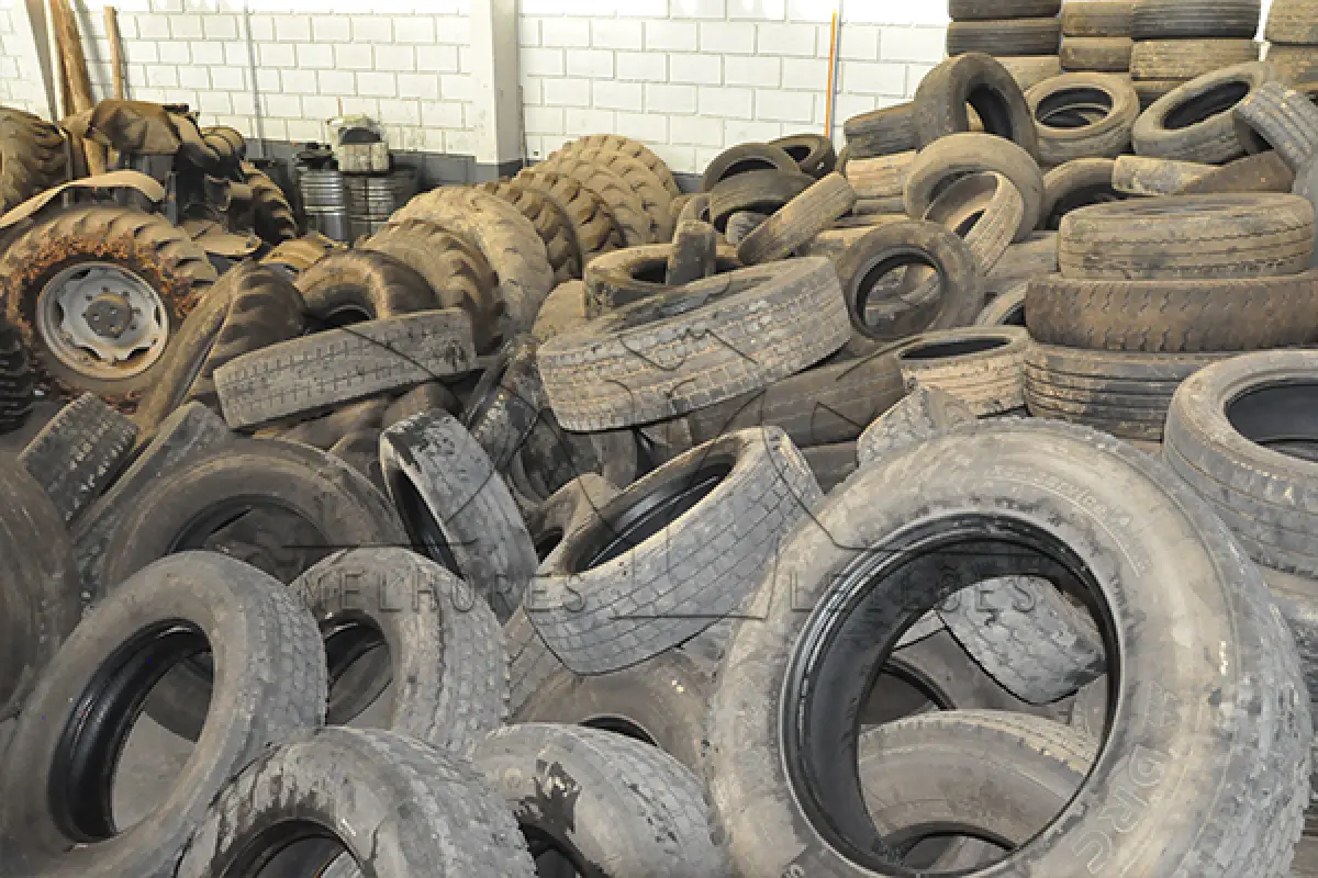 LOTE 009 - SUCATA - MONTANTE - PNEUS DE MAQUINAS, TRATORES, CAMINHÃO E VEICULOS