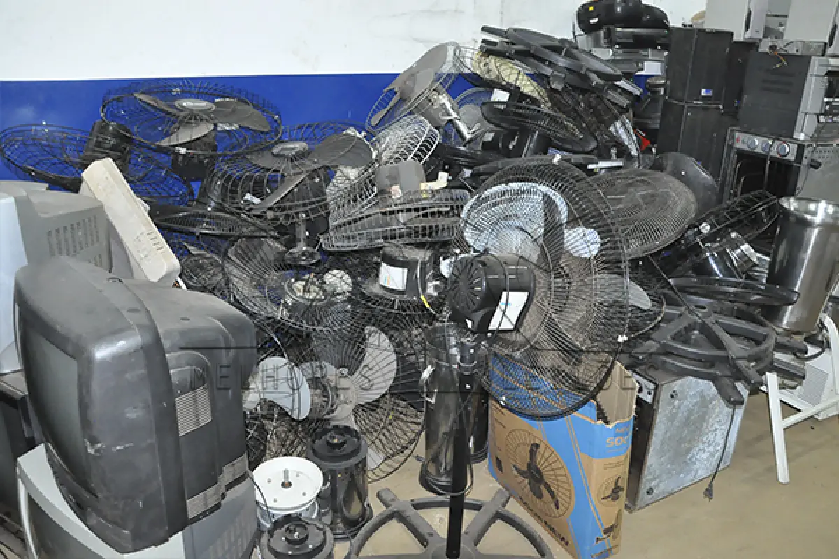 LOTE 013 - ELETRICA, ELETRONICA, NOVOS E SUCATAS