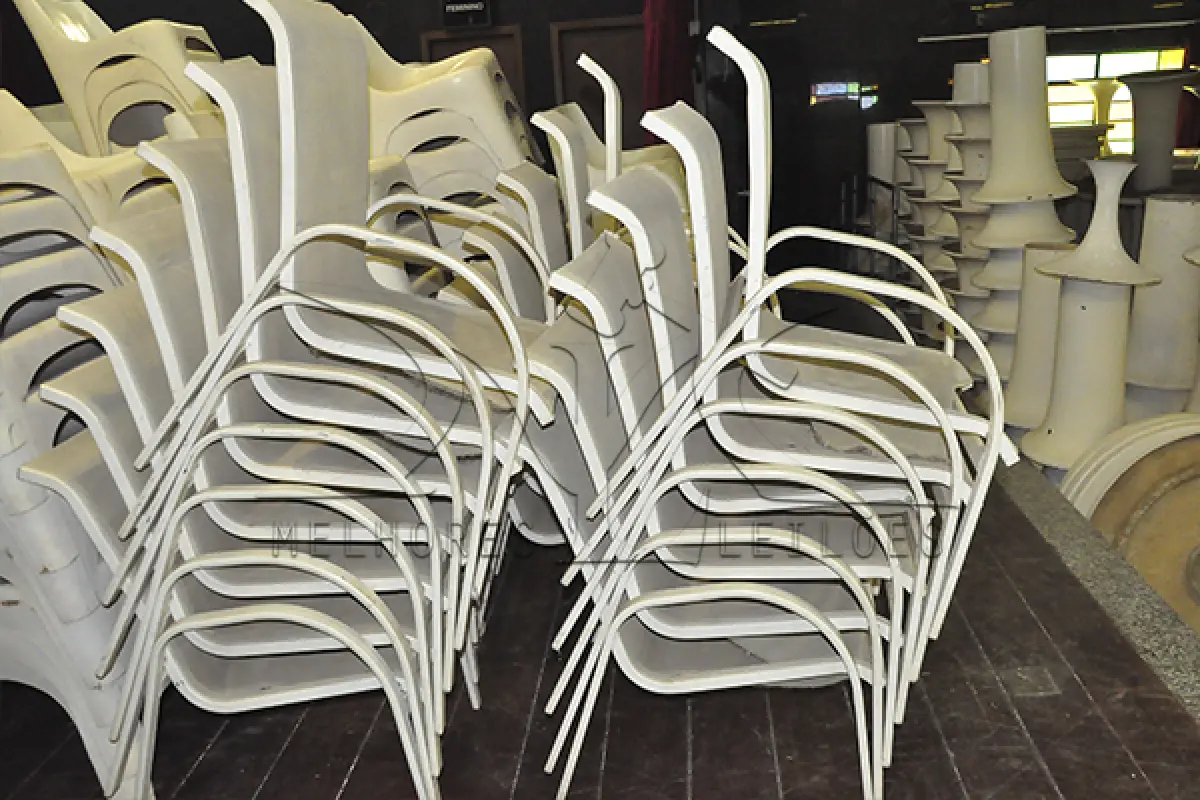 LOTE 008 - MONTANTE CADEIRAS EM ALUMINIO