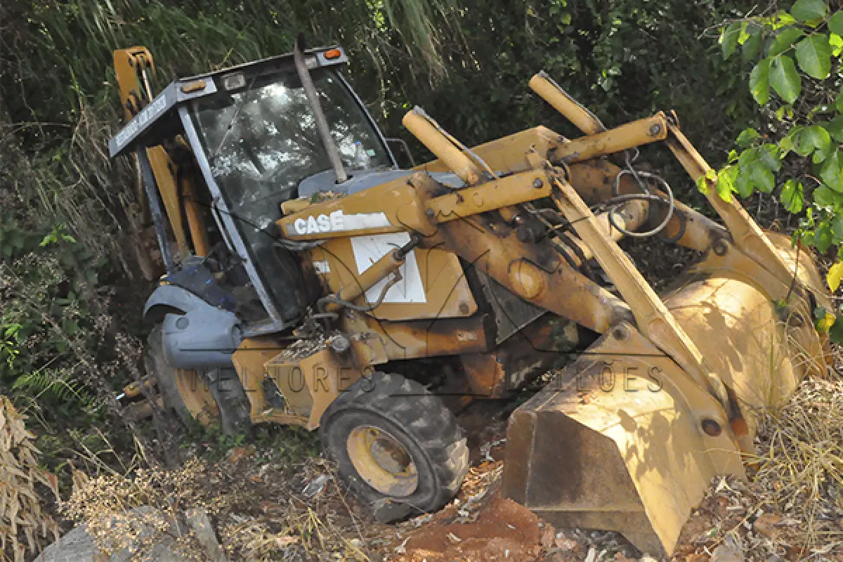 LOTE 007 - MAQUINA RETROESCAVADEIRA CASE 580M - ANO 2010
