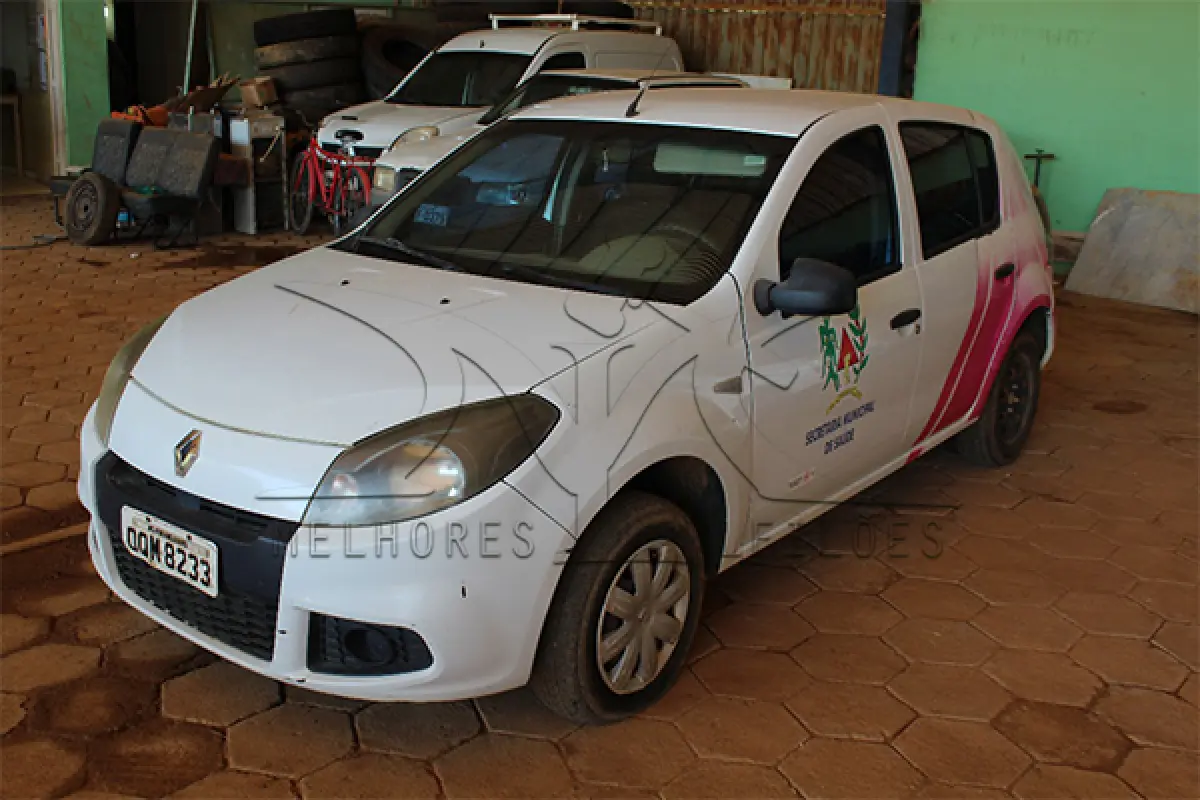 LOTE 003 - RENAULT SANDERO AUT1610V- PLACA OQM-8233 - ANO 2013-2014