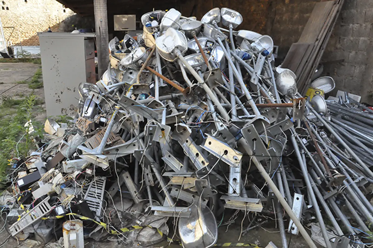 LOTE 011 - SUCATA - MONTANTE - ELETRICA E ILUMINAÇÃO