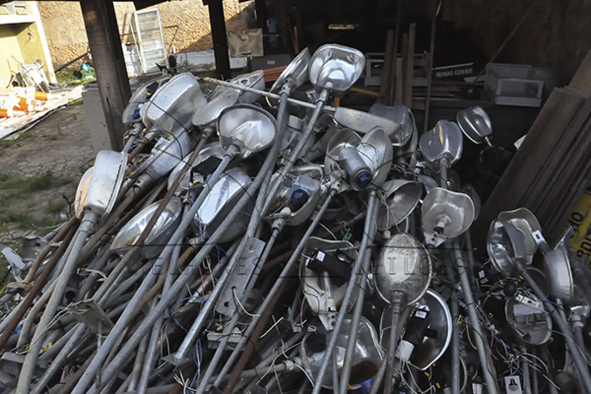 LOTE 011 - SUCATA - MONTANTE - ELETRICA E ILUMINAÇÃO