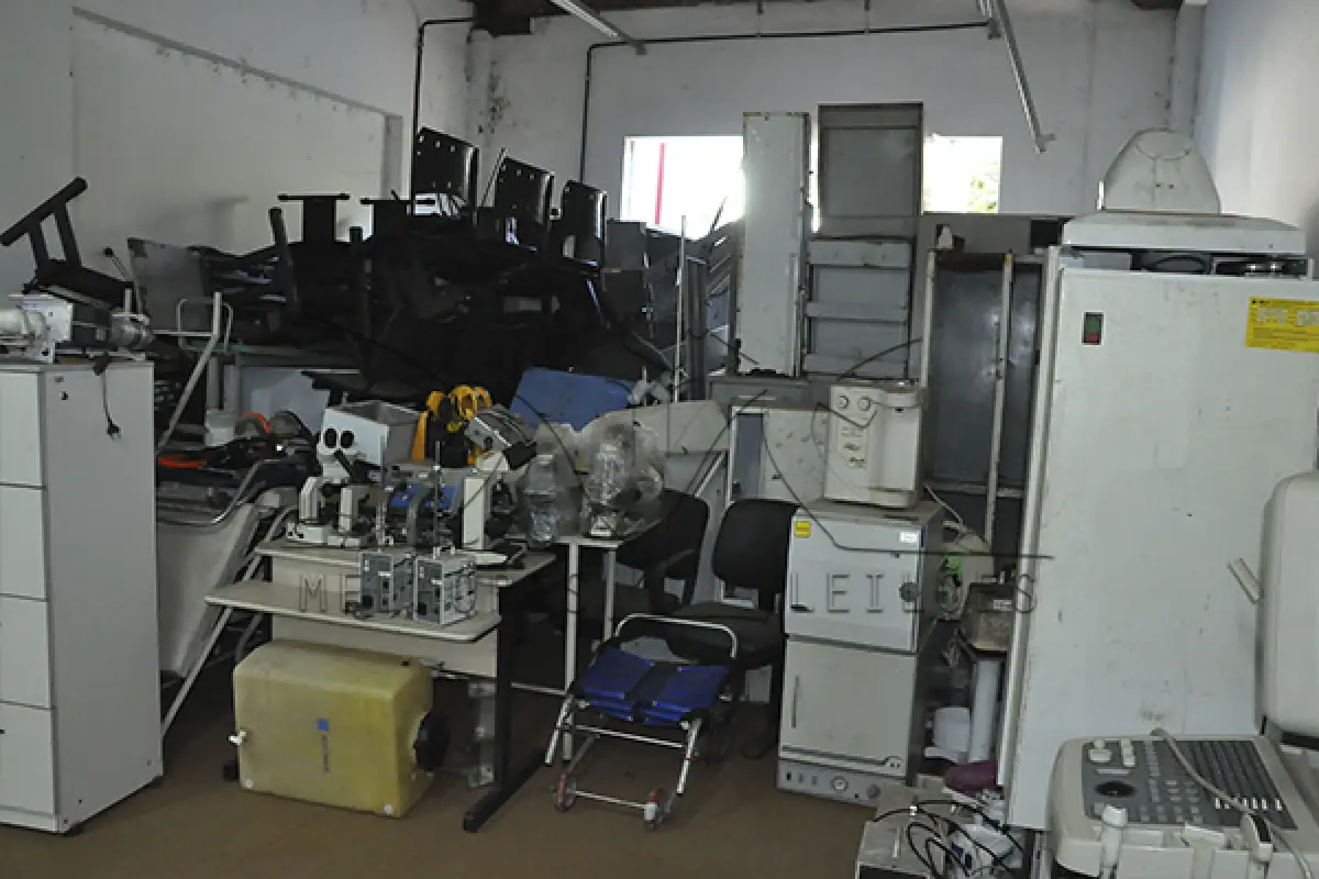 LOTE 015 - SUCATA DE MÓVEIS INSERVIVEIS