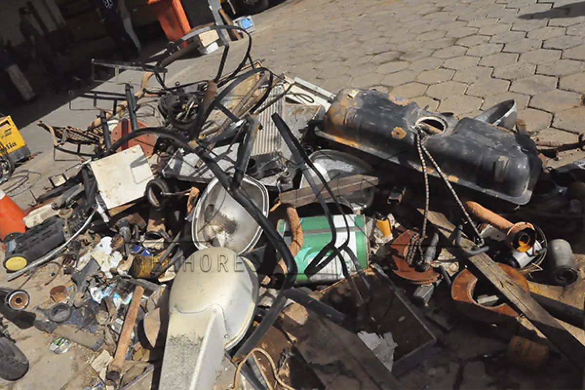 LOTE 010 - SUCATA - MONTANTE - FERRAGEM, PECA MECANICA E MATERIAL DE CONSTRUÇÃO