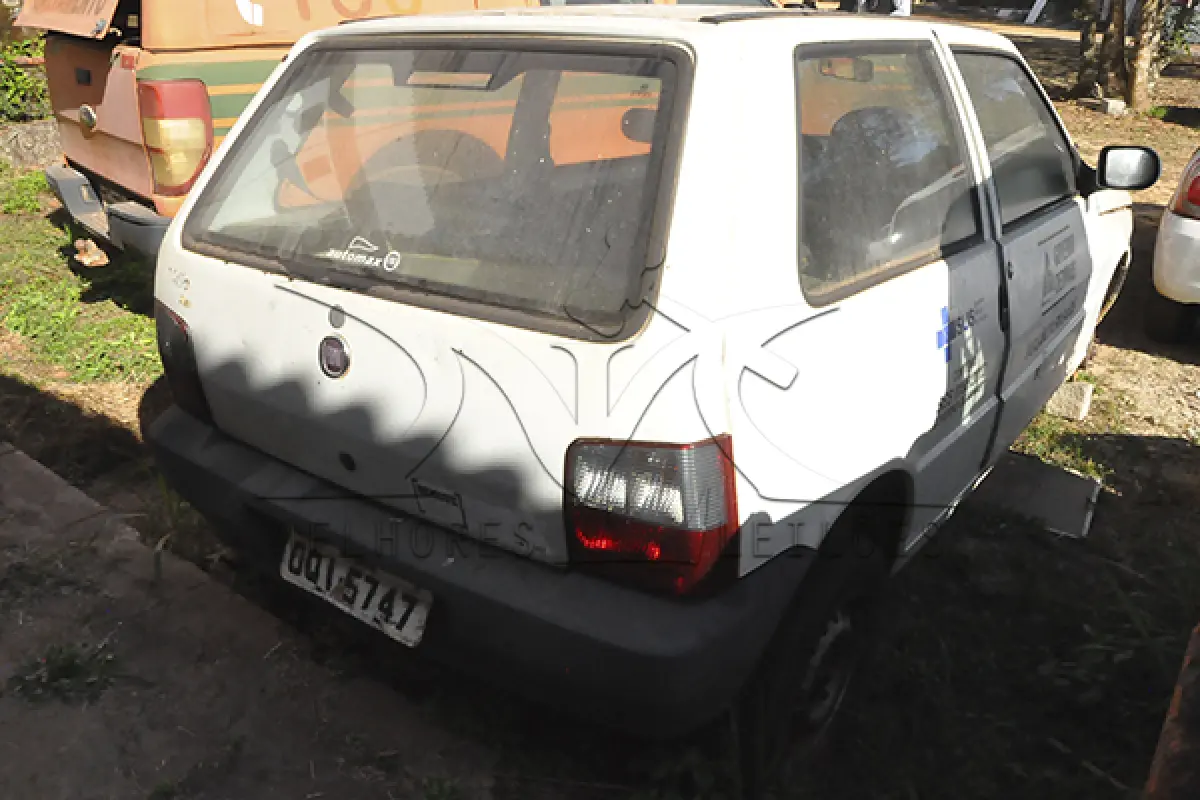 LOTE 004 - FIAT UNO MILLE ECONOMY - PLACA OQI-5747