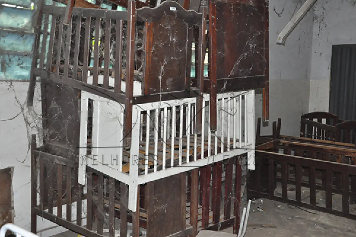 LOTE 049 - SUCATA -  ELETRODOMÉSTICO, MOBÍLIAS E DIVERSOS