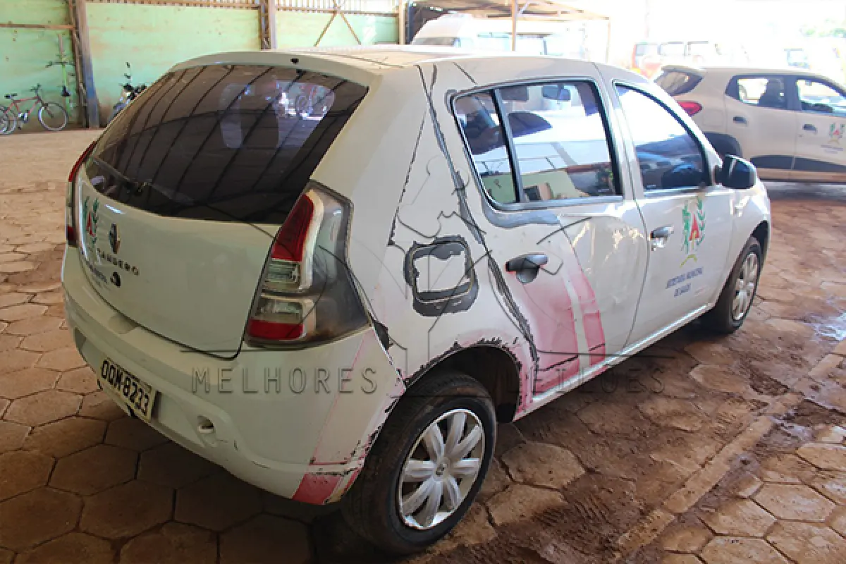 LOTE 003 - RENAULT SANDERO AUT1610V- PLACA OQM-8233 - ANO 2013-2014