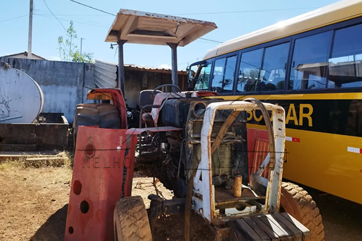 LOTE 013 - TRATOR MASSEY-FERGUNSON - CHASSI SERIE 283057976