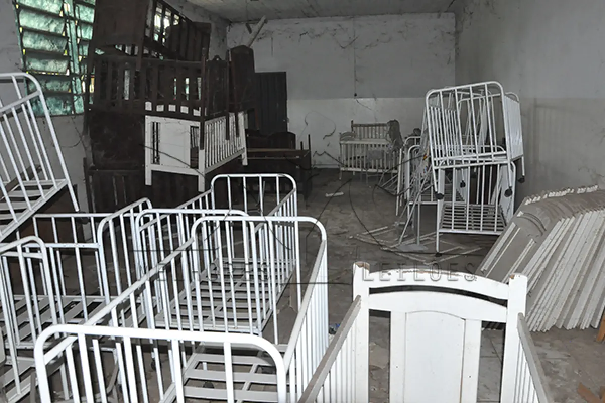 LOTE 049 - SUCATA -  ELETRODOMÉSTICO, MOBÍLIAS E DIVERSOS