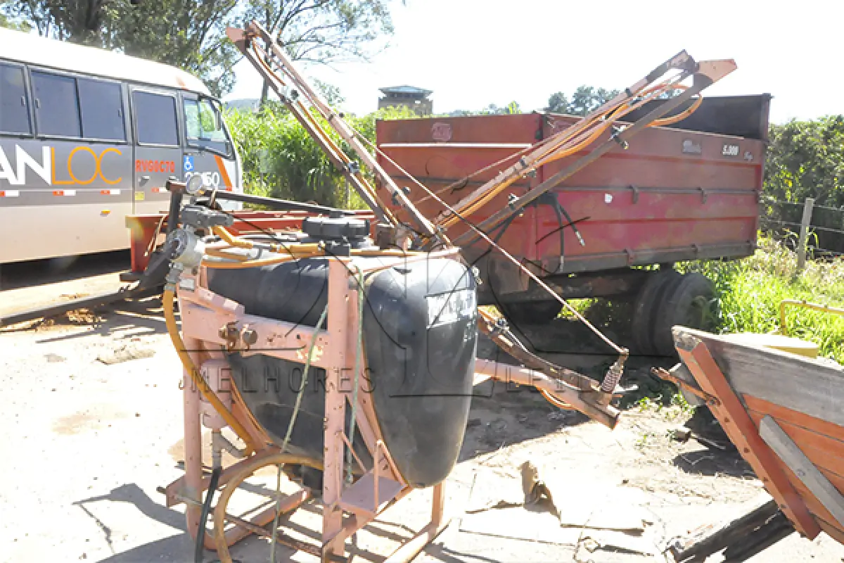 LOTE 014 - SUCATA  AGRÍCOLA DIVERSOS EQUIPAMENTOS