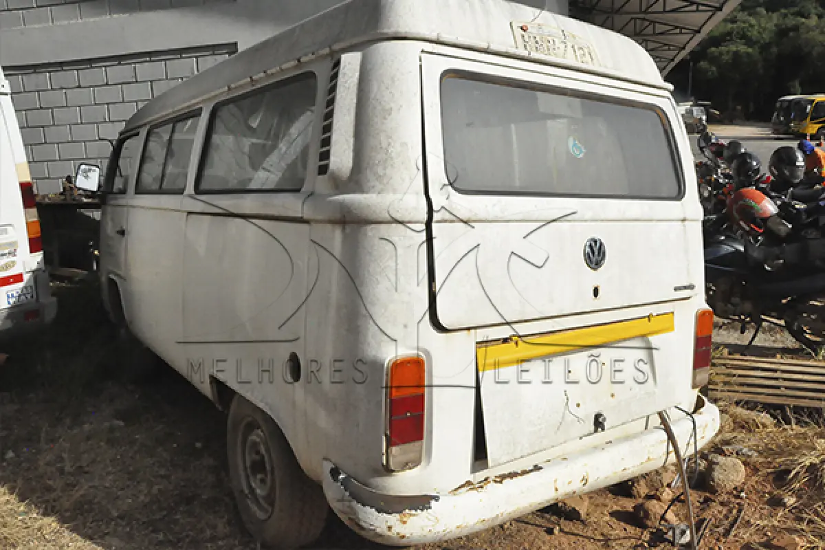 LOTE 002 - VW KOMBI - PLACA HMN-7121 - ANO 2007 2008