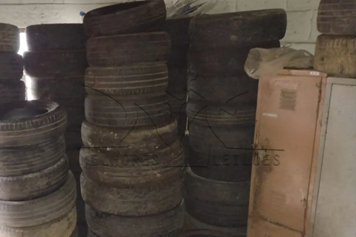LOTE 018 - DERIVADO OBRAS – PNEUS - PROXIMO DE 159 INIDADES