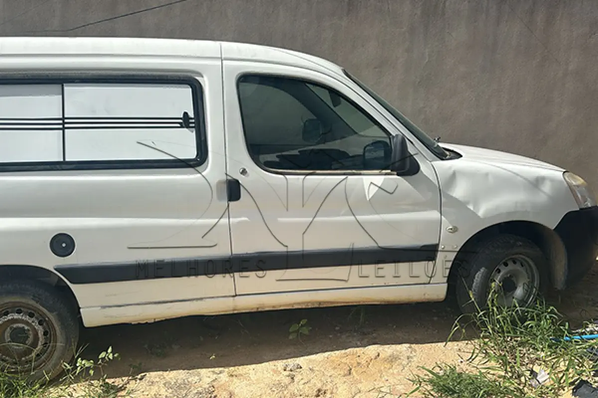 LOTE 011 - I PEUGEOT PARTNER FURG - PLACA OQE7159 - ANO 2012 2013