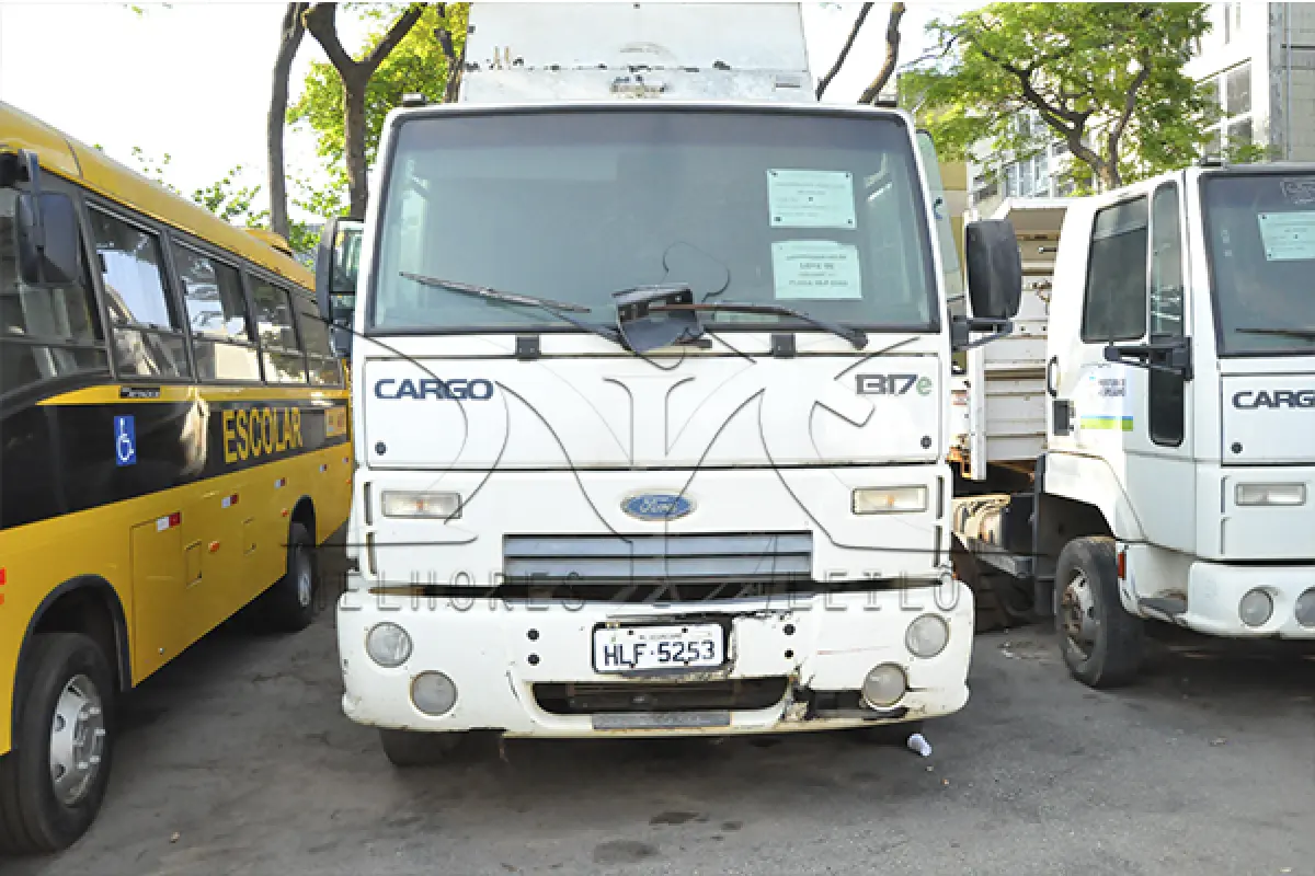 LOTE 014 - IVECO EUROCARGO 170E22 - ANO 2010 2011 - PLACA HLF-5223