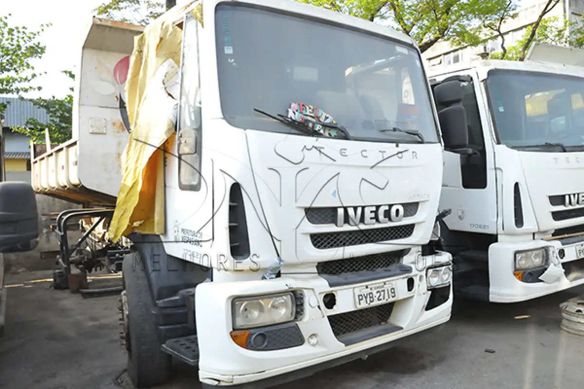 LOTE 013 - IVECO TECTOR 170E21 - ANO 2016 2017 - PLACA PYB-2719