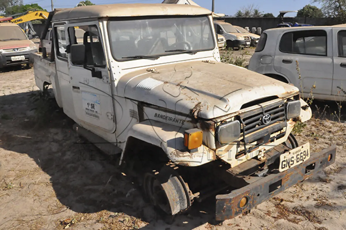 LOTE 029 - TOYOTA BAND BJ55LP 2BL - ANO 1995 1995 - PLACA GNS-6694