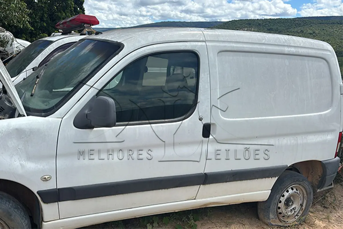 LOTE 012 - I PEUGEOT PRT MODIFICAR - PLACA OQZ2904 - ANO 2013 2013