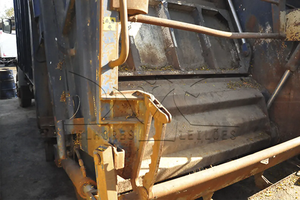 LOTE 018 - VW 15.180 - ANO 2000 2000 - PLACA HMM-5052